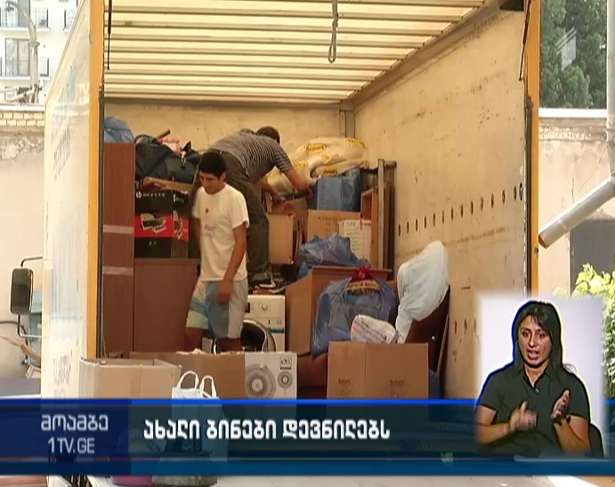 Thirteen IDP families receive flats
