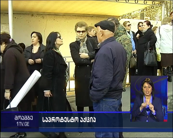 ჰოსპიტლის თანამშრომლების აქცია ვეტერანების საქმეთა სამსახურთან