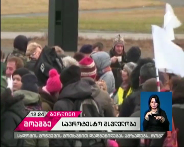 Demonstrators demanding peace in Syria begin 1,800-mile march from Berlin to Aleppo