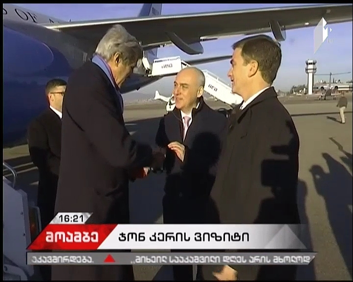 John Kerry pays a brief visit to Georgia