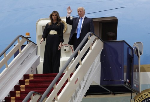 Trump arrives in Saudi Arabia in first foreign trip