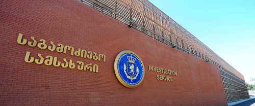Three people detained on charge of swindling
