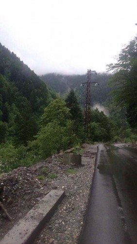 ადიდებულმა მდინარე რიონმა მაღალი ძაბვის გადამცემი ხაზები დააზიანა