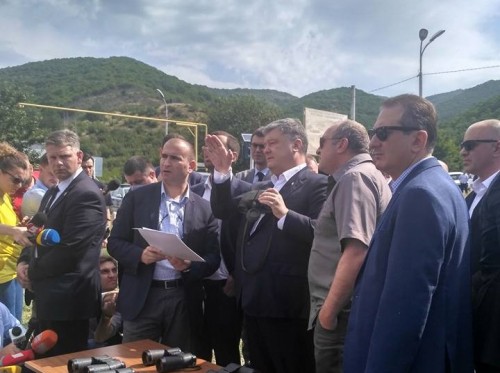 Ukrainian President visiting occupational line