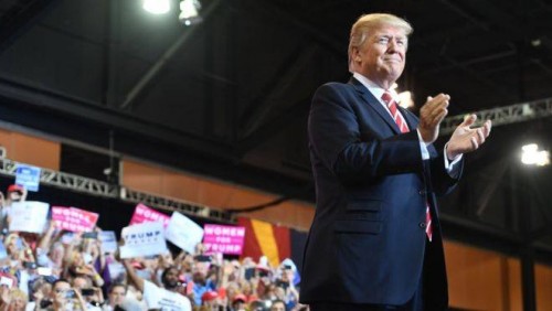 Donald Trump threatens to 'close government' to build Mexico wall 