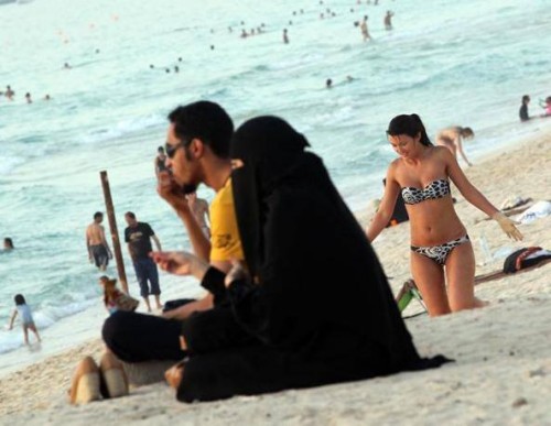 Saudi Arabia beach resort will allow bikinis