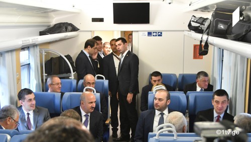 გიორგი გახარია თურქეთის ტრანსპორტის მინისტრთან და აზერბაიჯანის რკინიგზის ხელმძღვანელთან ერთად თბილისისდან კარწახამდე მიემგზავრება