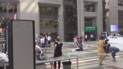 AP:1 injured as rival gangs clash outside Istanbul courthouse
