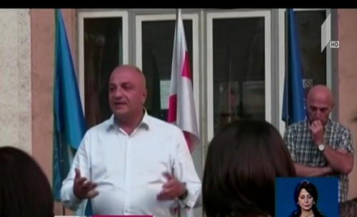 ჭიათურაში  „ქართული ოცნების“ მერობის კანდიდატმა თხელიძის ქუჩის მოსახლეობასთან შეხვედრა გამართა