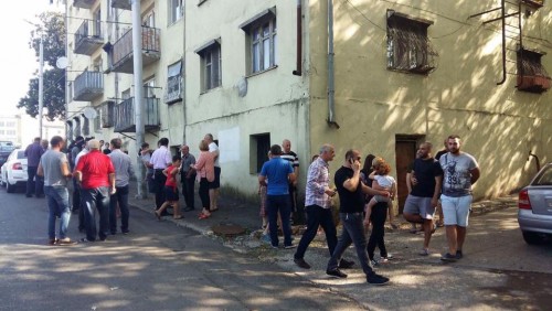 ქუთაისში თამარ მეფის ქუჩის მცხოვრებლებმა, წყლის მიწოდების მოთხოვნით, გზა გადაკეტეს