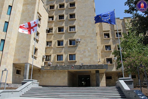 წლისა და რვა თვის განმავლობაში მთავარ პროკურორსა და მის სამ მოადგილეზე ხელფასისა და დანამატის სახით 800 000 ლარამდე გაიცა