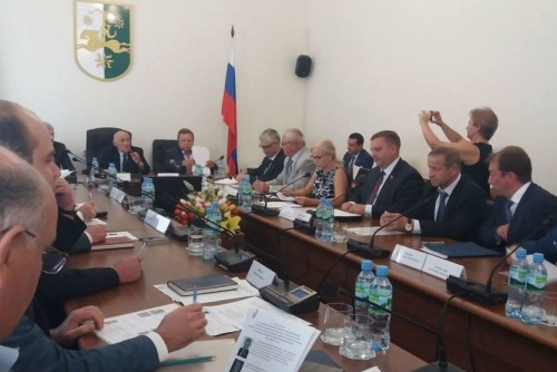 რუსეთ-საქართველოს საზღვართან, ოკუპირებული აფხაზეთის სოფელ აიბღასთან ადგილობრივ მწყემსებს „საზღვრის უკანონო კვეთისთვის“ აკავებენ