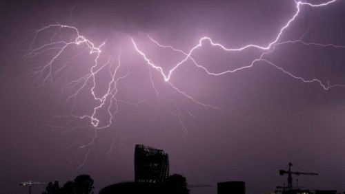 Lightning strikes hurt 15 people at French music festival