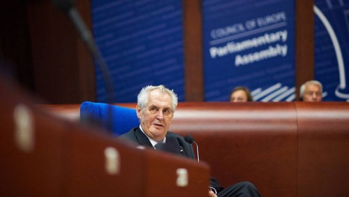 ჩეხი ევროპარლამენტარები ჩეხეთის პრეზიდენტს უკრაინისთვის ბოდიშის მოხდისკენ მოუწოდებენ