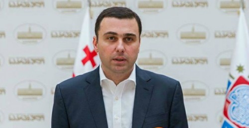 გიორგი ტყემალაძის ინფორმაციით, საკრებულოში კონკრეტულ თანამდებობებზე ”ქართული ოცნებაში” კონსულტაციები მიმდინარეობს