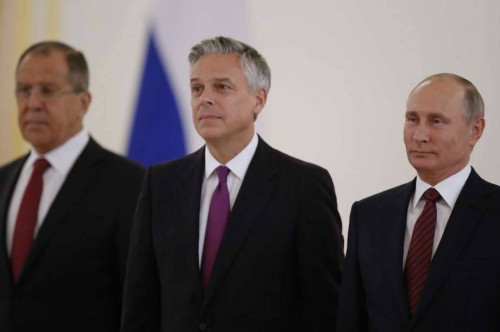 რუსეთში აშშ-ის ახალი ელჩი ჯონ ჰანთსმენი ვლადიმერ პუტინს შეხვდა 