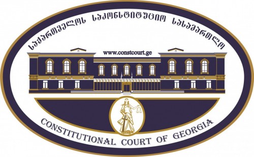 საკონსტიტუციო სასამართლომ არაკონსტიტუციურად ცნო ის ნორმები, რომლებიც ახალი გამგებლის/მერის არჩევისას, უფლებამოსილებას უწყვეტდა გამგეობის/მერიის ყველა სამსახურის ხელმძღვანელს