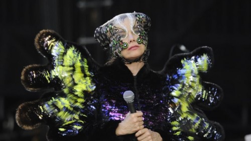 Björk-ის სურვილია, საქართველოში კონცერტების დროს კულისები მთლიანად ყვავილებით გაფორმდეს