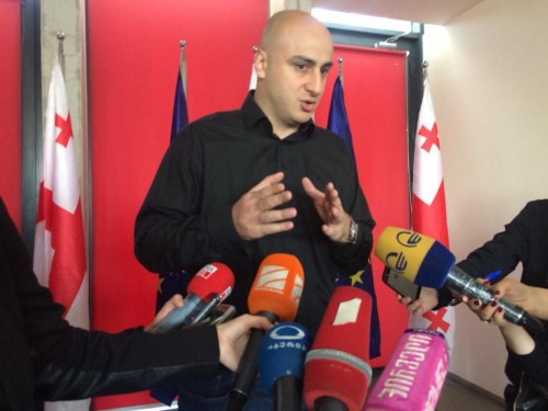 მელია არ აკონკრეტებს, დატოვებს თუ არა პარლამენტს 