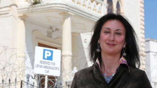 მალტაში მოკლული ჟურნალისტის შვილი მკვლელობაში მთავრობას ადანაშაულებს 