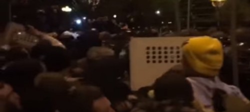 კიევში, რადასთან აქტივისტებსა და პოლიციას შორის შეტაკება მოხდა (ვიდეო)