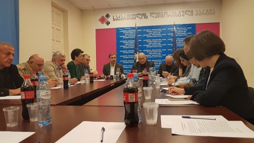 წინასაარჩევნო გარემოს შესახებ ოპოზიციური პარტიები  განცხადებას ავრცელებენ 