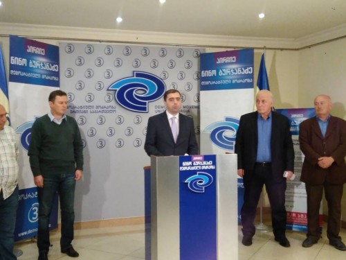 „დემოკრატიული მოძრაობა - თავისუფალი საქართველოს“ ლიდერების თქმით, მათ კანდიდატებს საარჩევნო რეგისტრაციიდან მოხსნას აიძულებენ