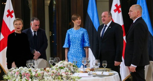 გიორგი მარგველაშვილი - ესტონელები საქართველოში, კერძოდ, აფხაზეთში დასახლდნენ, ასე შეიქმნა სოფელი „ესტონკა“, რომელიც დანარჩენი აფხაზეთის მსგავსად, რუსეთის მიერ არის ოკუპირებული