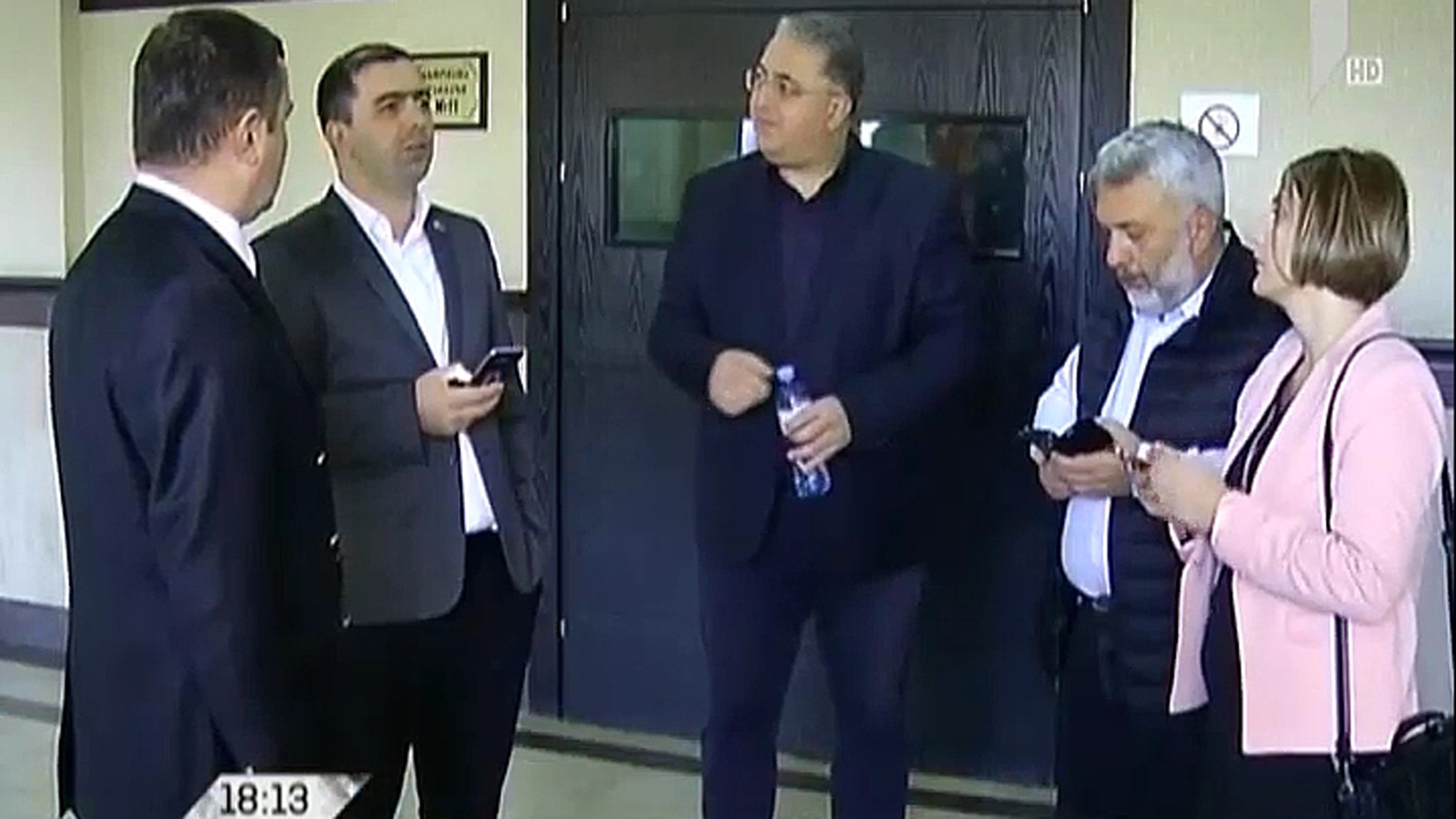 ოცამდე ოპოზიციური პარტიის ერთობლივი სარჩელის განხილვა თბილისის საქალაქო სასამართლოში მიმდინარეობს
