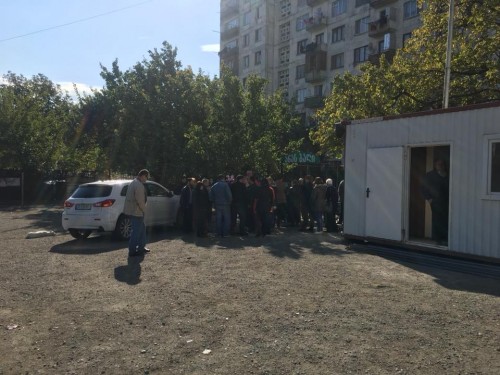 ვარკეთილის მცხოვრებლები მაღალსართულიანი კორპუსის მშენებლობის ნებართვის გაუქმებას ითხოვენ